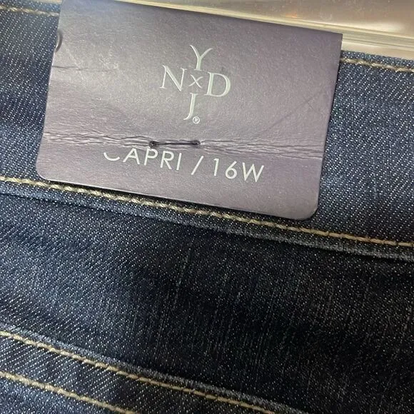 NWT NYDJ jeans size 16 W Marilyn relaxed Capri