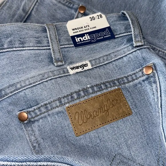 NWT Wrangler Wrock 672 High Rise Kick Flare Jeans, Light Blue W30 L28