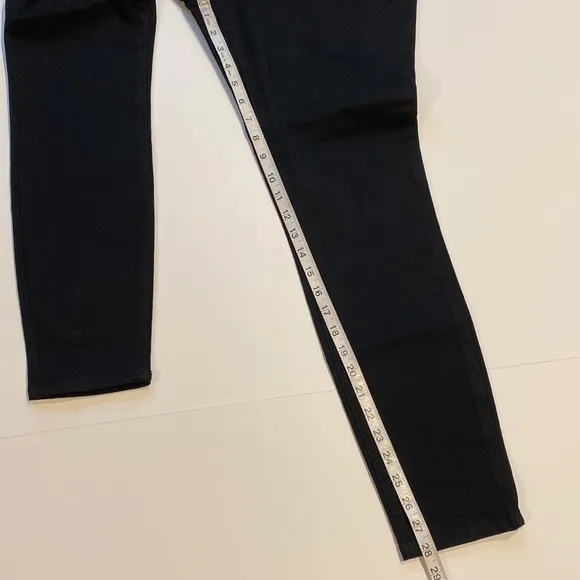 NYDJ SZ 10 Black Denim Skinny Jeans New D31