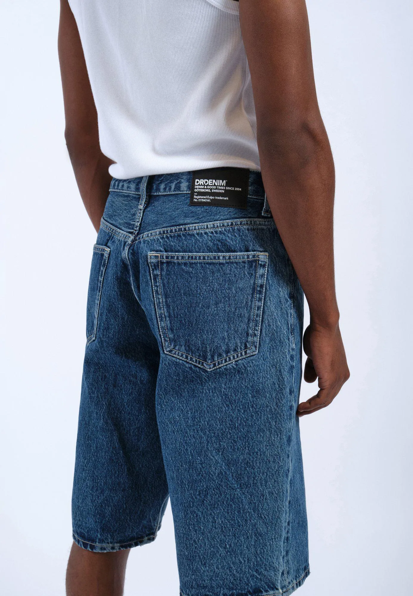 Omar Shorts - Stream Mid Retro