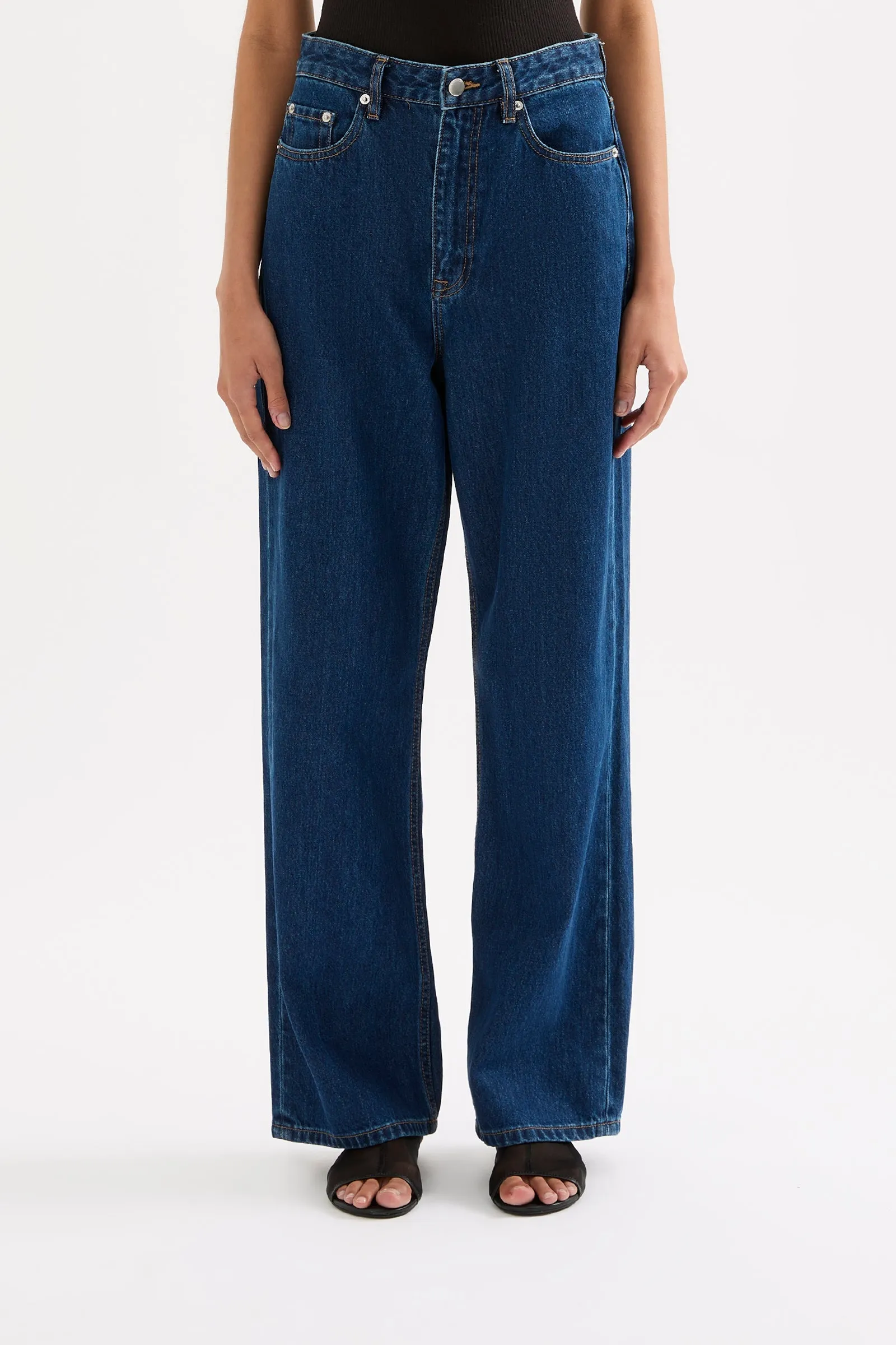 ORGANIC RELAXED LEG JEAN