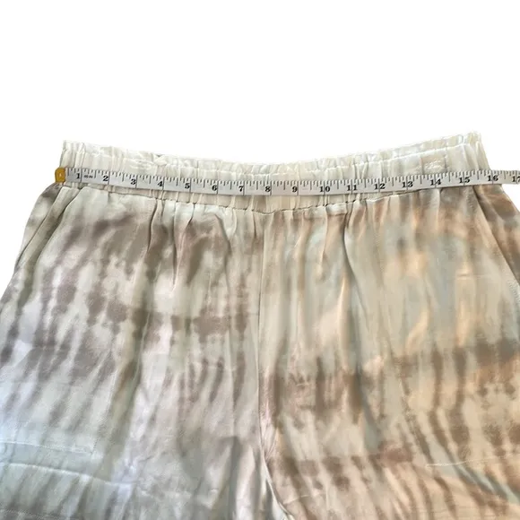 RAILS LEIGHTON LUXE SATIN CREPE SHORTS in SAND TIDE, Size Large, NWT