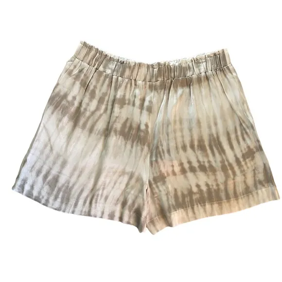 RAILS LEIGHTON LUXE SATIN CREPE SHORTS in SAND TIDE, Size Large, NWT