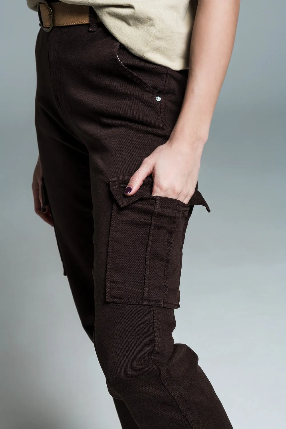Relaxed cargo pants in dark brown