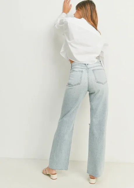 Ribcage Longer Length Straight in Light Wash