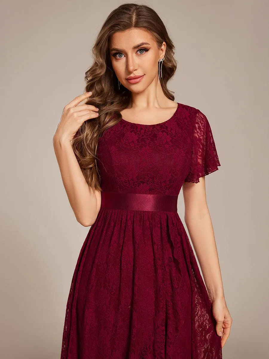 Robe d'invitée de mariage coupe A en dentelle