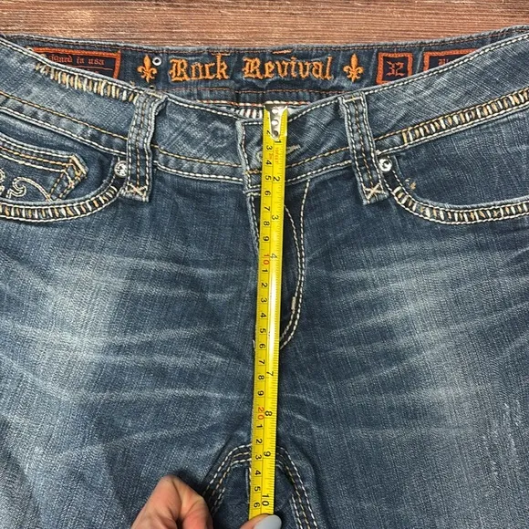 Rock Revival | VGUC Blake Easy Boot Distressed Embellished Jeans, Size 32