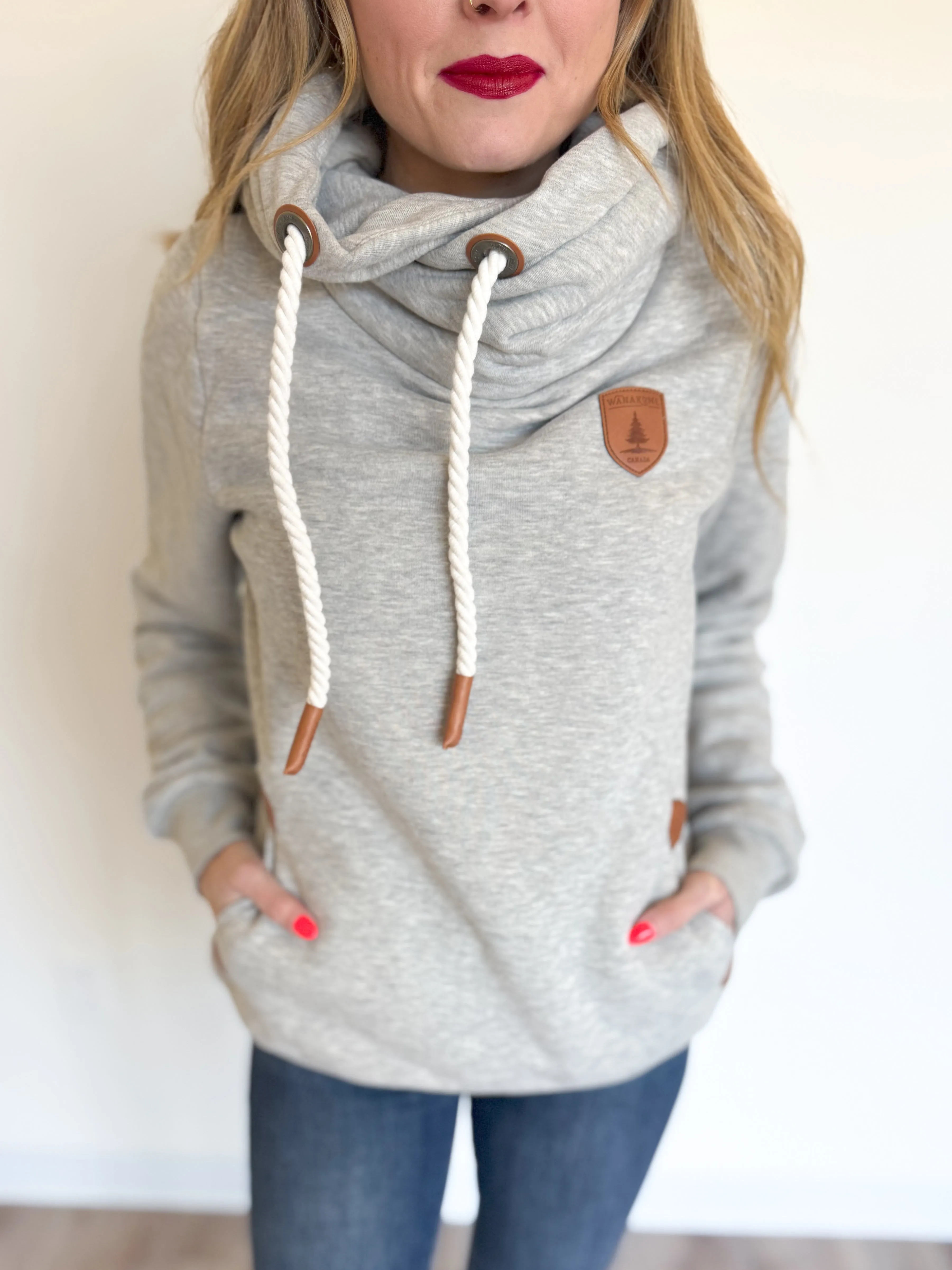 Rowan Pullover Sweatshirt in Heather Grey