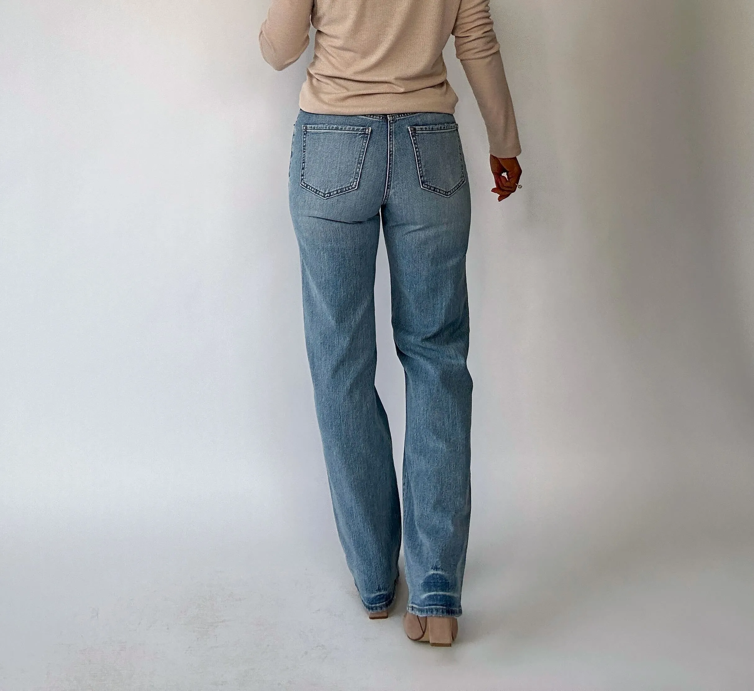 Sundaze High Rise Vintage Straight Jeans - Distressed