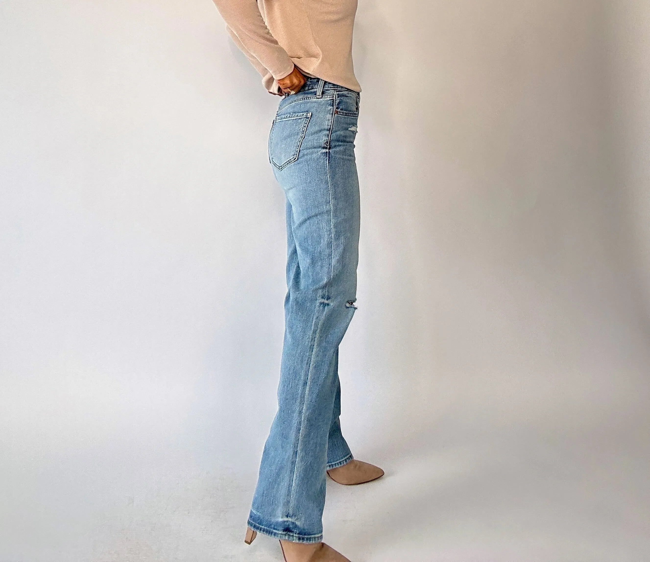 Sundaze High Rise Vintage Straight Jeans - Distressed