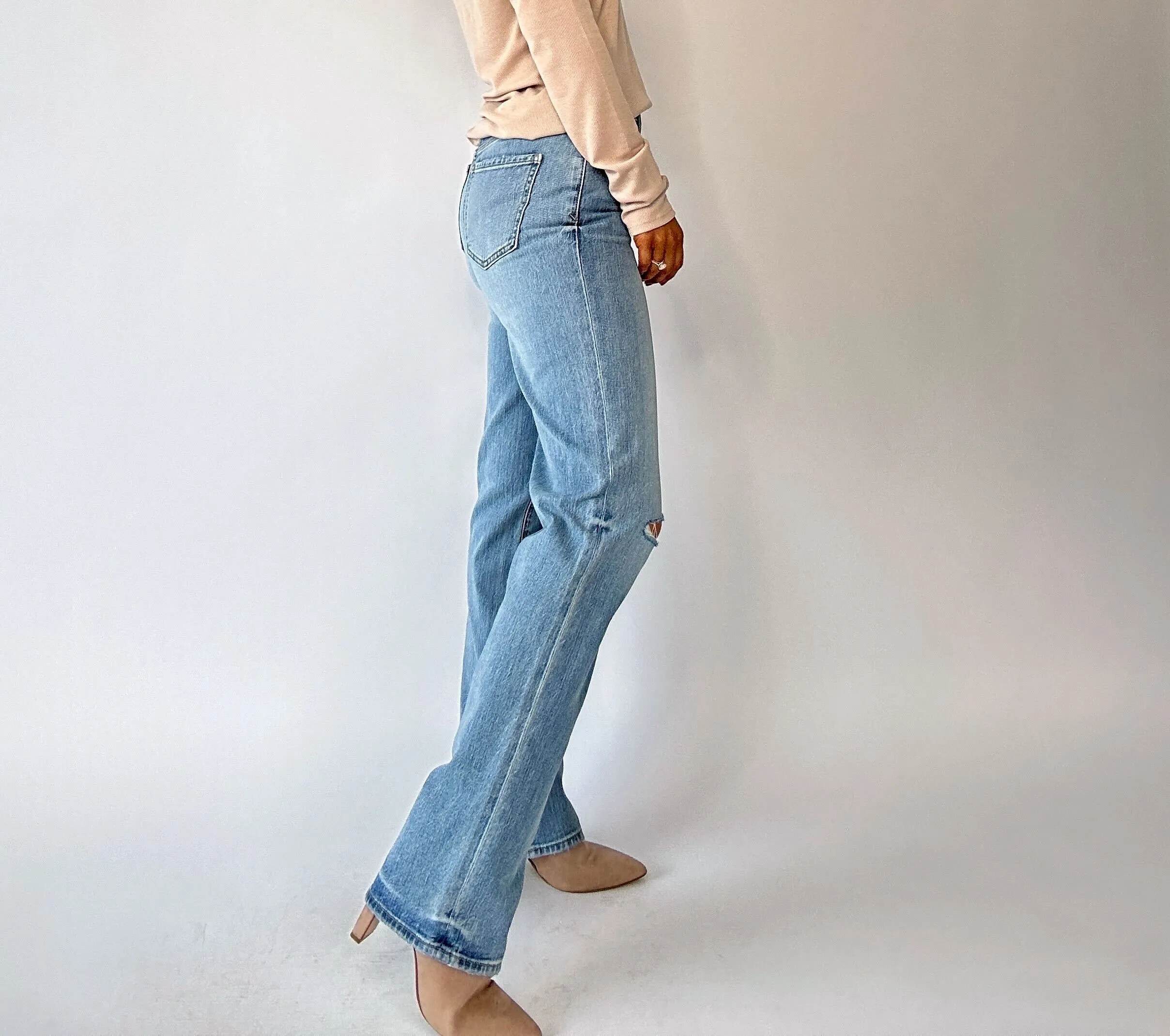 Sundaze High Rise Vintage Straight Jeans - Distressed