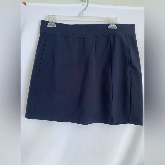 T BY TALBOTS Navy Blue Everyday Stretch Skort‎ Women's Size M NWOT