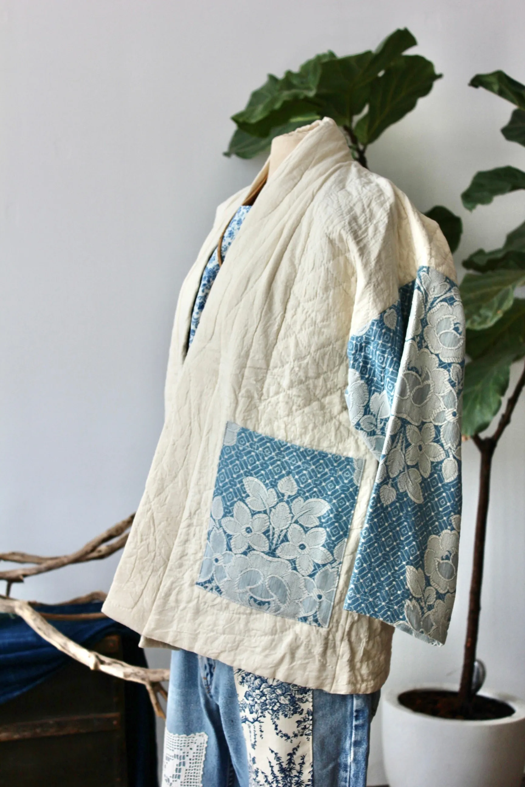 The Highlands Foundry Natural Quilt   Coverlet Coat THF31