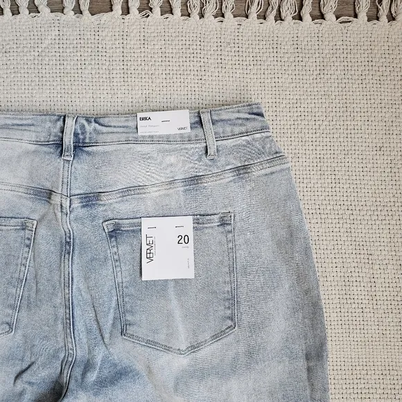Vervet By Flying Monkey Light Wash Slim Straight Cropped Jeans Mom Erika 20W