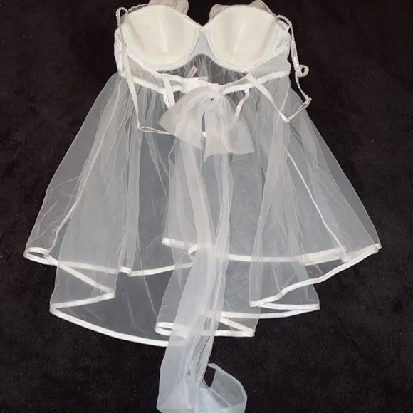 Victoria’s Secret Wedding Collection White JustMarried SatinRuffle Teddy NWT 36B