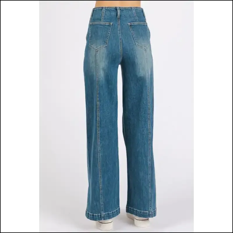 Walk of Fame? Nah, I’ll Take my Medium Wash Wide Leg Jeans! 😎✨