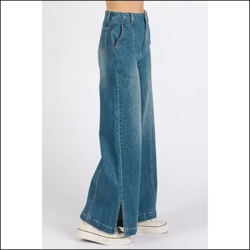 Walk of Fame? Nah, I’ll Take my Medium Wash Wide Leg Jeans! 😎✨