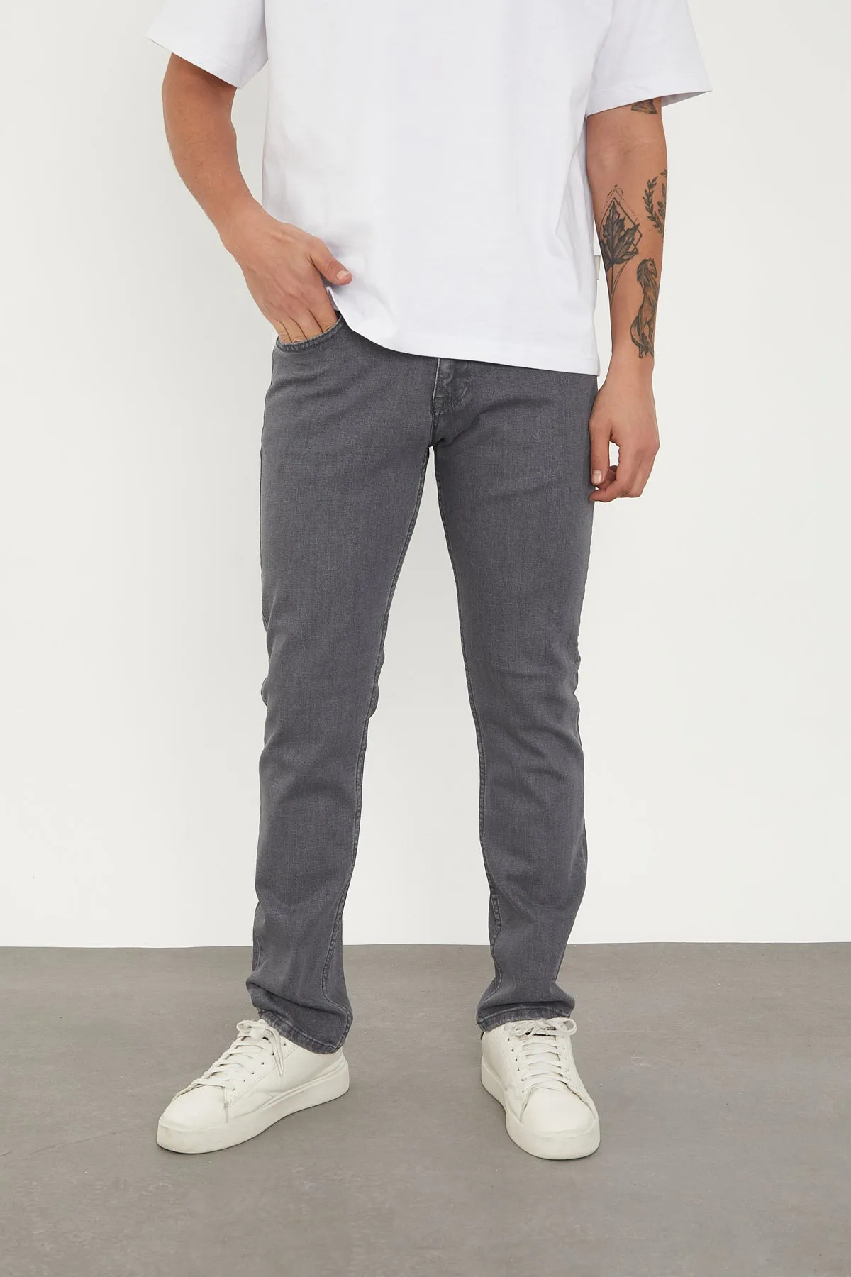 Wolfe Denim Classic Fit Jeans – Steel Grey
