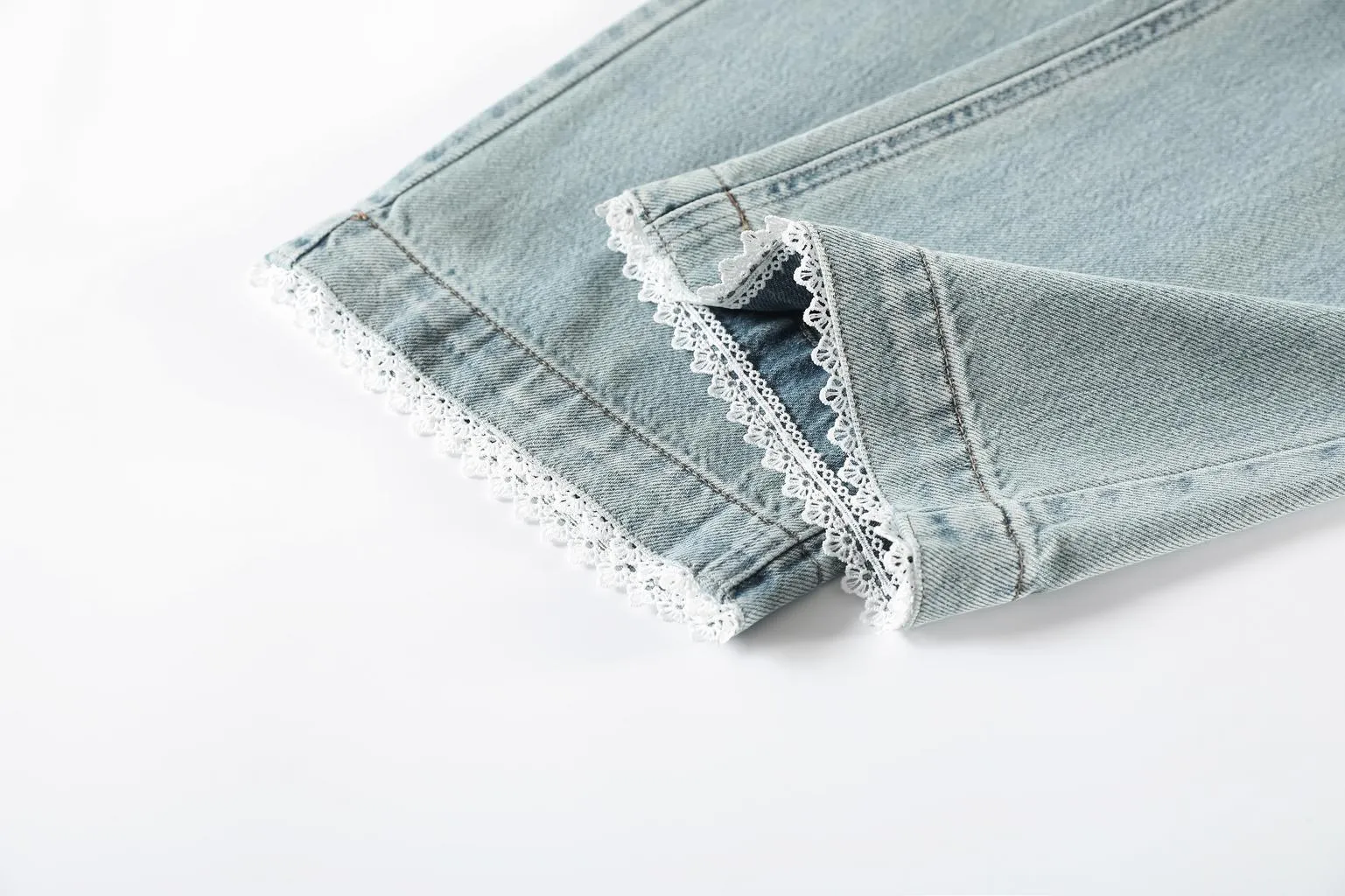 Women’s Ankle Cut Capri Jean with Cuffed Hem for a Trendy Look