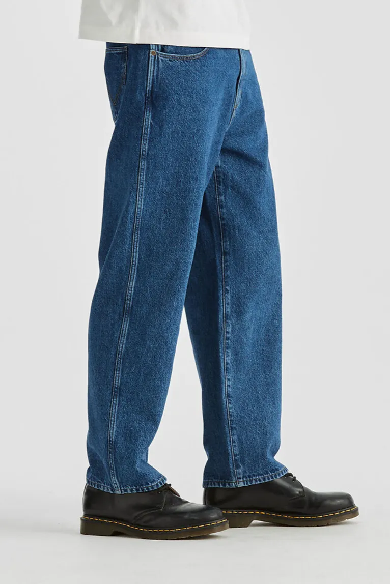 WRANGLER SLACKER RELAXED JEAN - RISING INDIGO