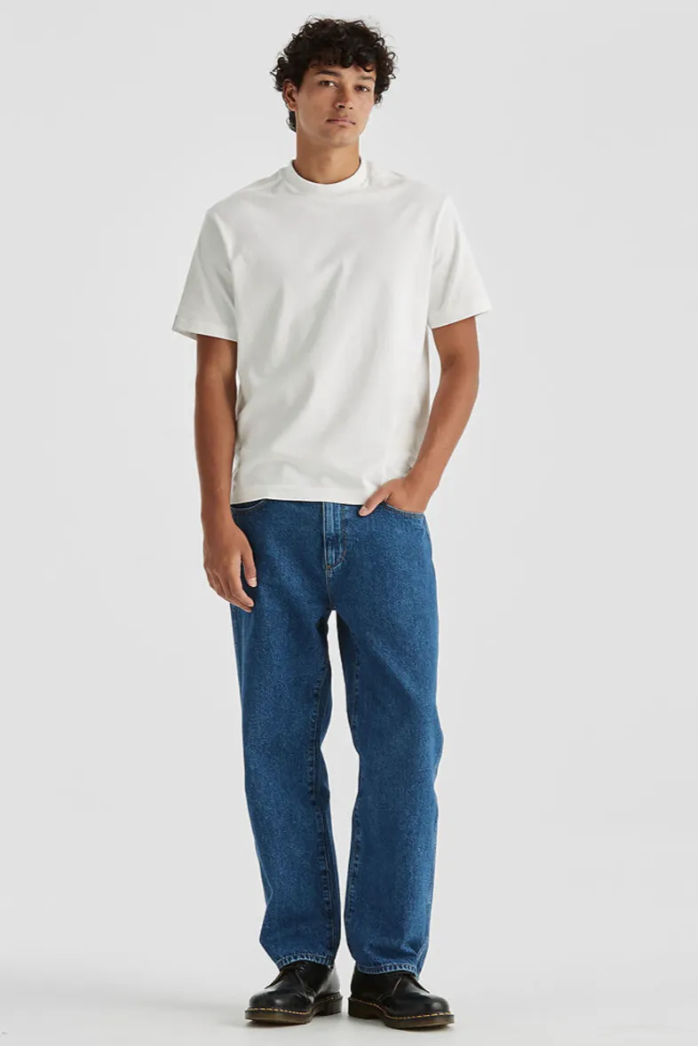 WRANGLER SLACKER RELAXED JEAN - RISING INDIGO